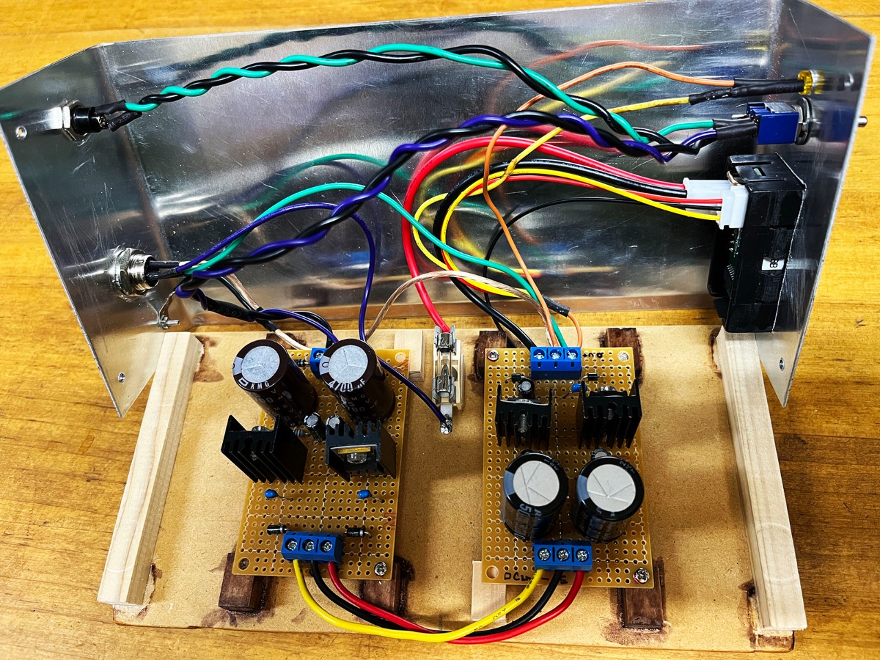 定電圧電源装置　3回路　【ジャンク】　レトロ 昭和40年代に作った安定化電源機 : de JA1GGQ TOKYO